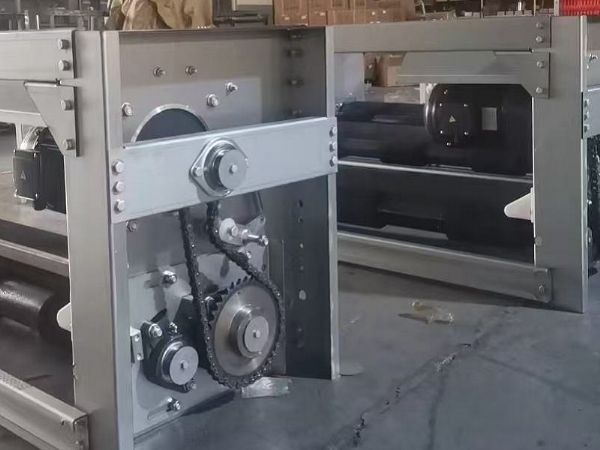 高鋅板自動(dòng)清糞機(jī)